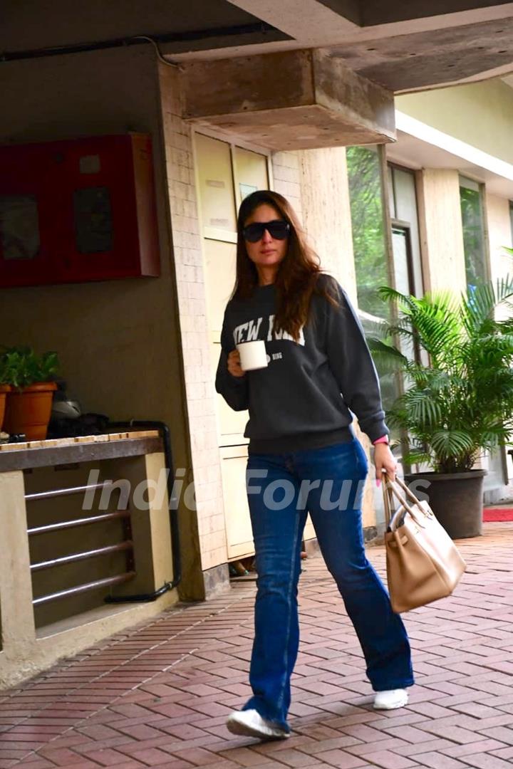 Kareena Kapoor spotted in Bandra