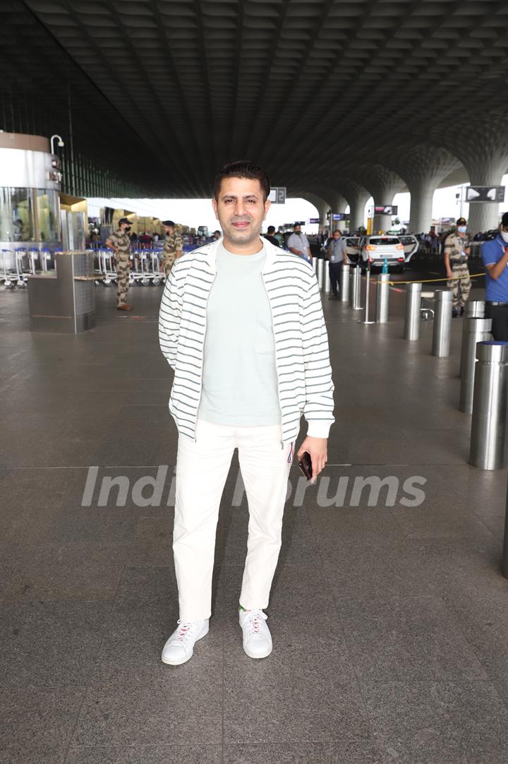 Faruk Kabir snapped at the Mumbai airport