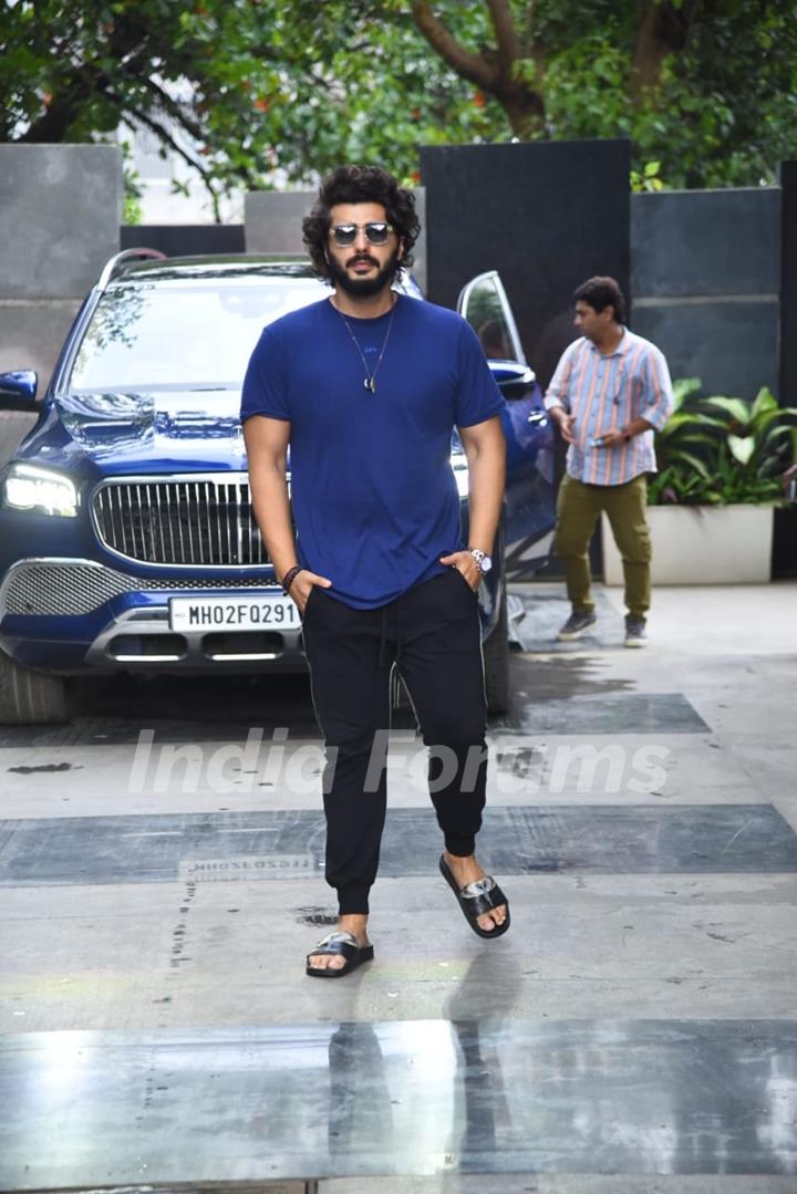 Arjun Kapoor spotted in juhu 