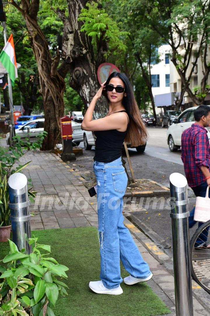 Sonal Chauhan spotted in Bandra