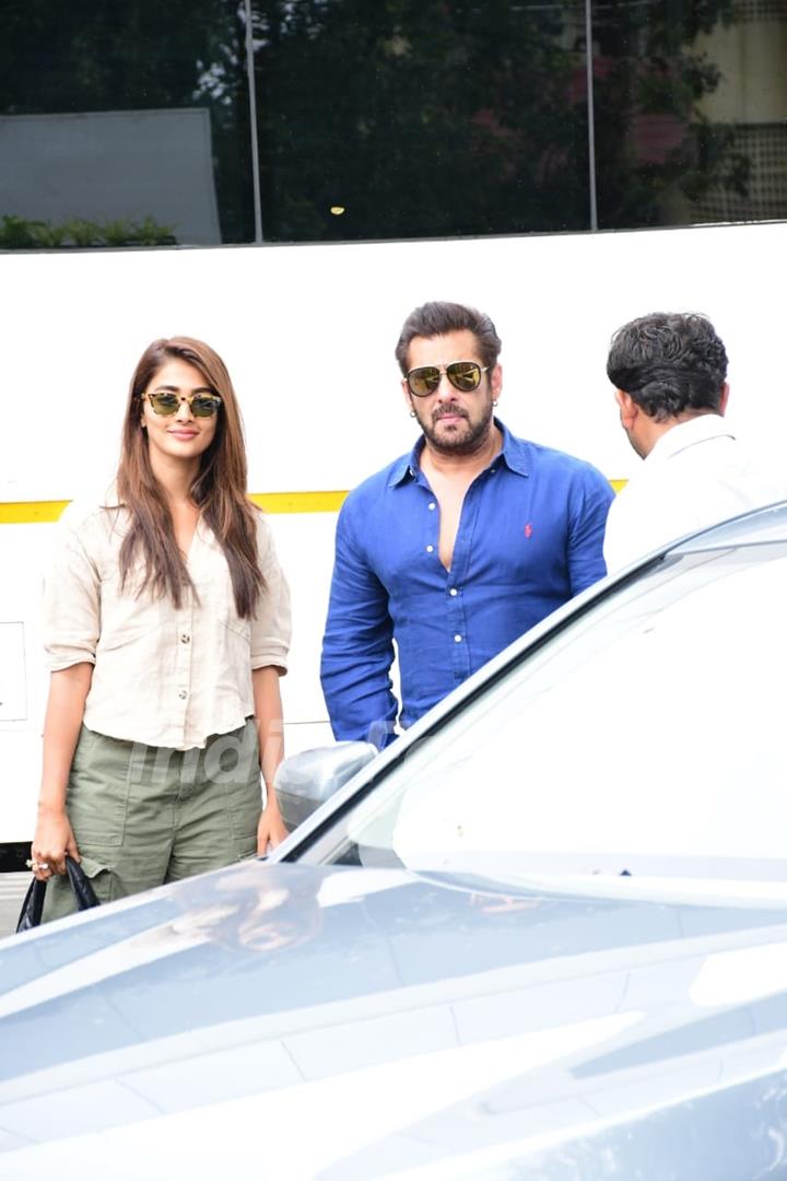 Pooja Hegde and Salman Khan spotted at Kalina airport