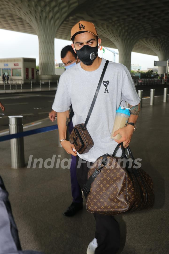 Virat Kohli spotted at the Mumbai airport