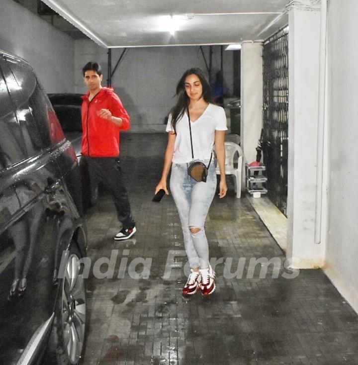 Sidharth Malhotra spotted with Kiara Advani at Karan Johar's Office in Khar