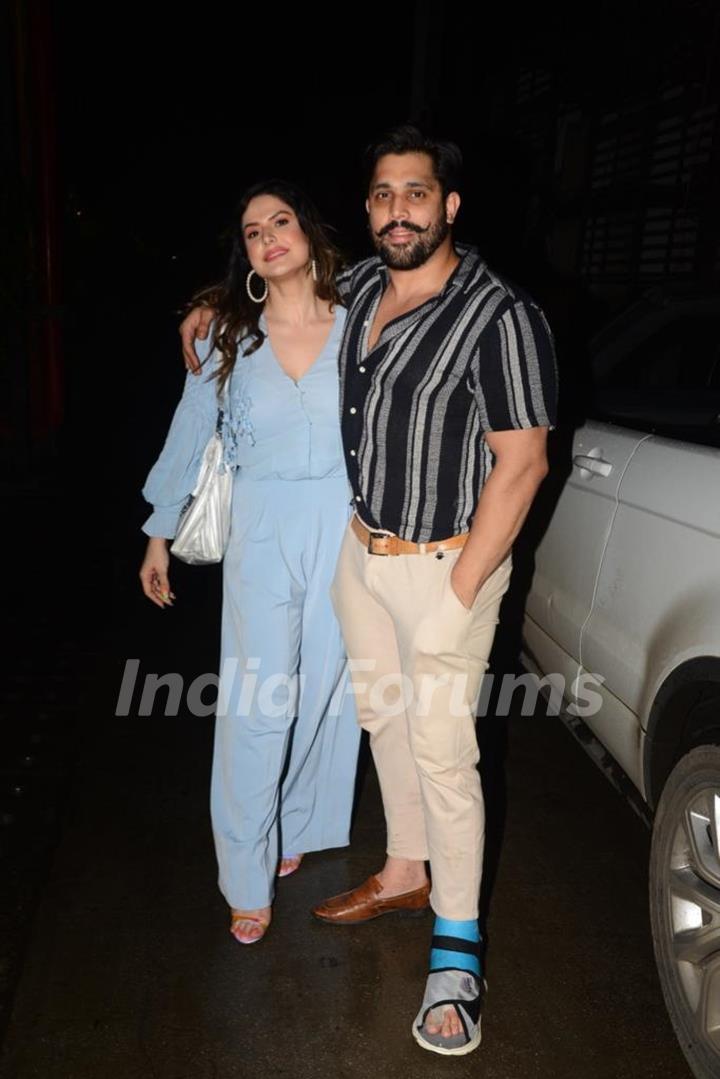 Zareen Khan spotted with her friend in Worli