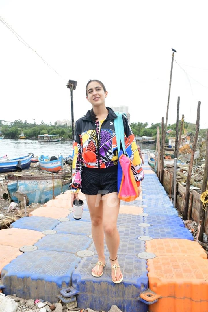 Sara Ali Khan spotted at Versova jetty