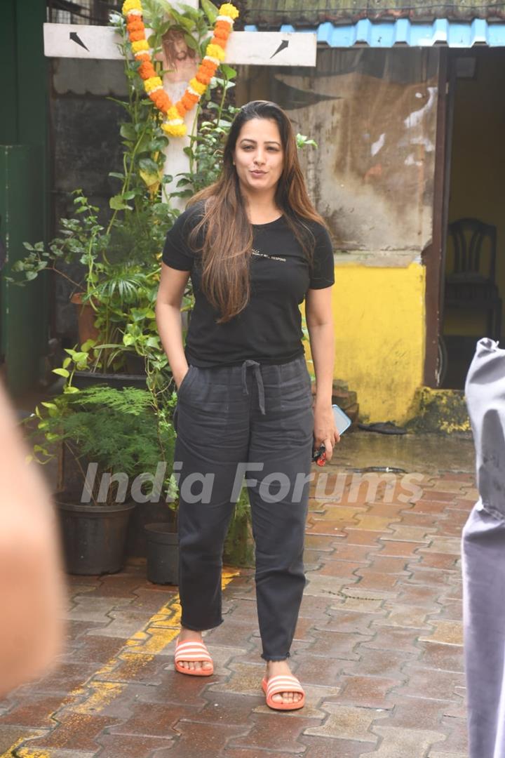 Anita Hassanandani spotted in Bandra