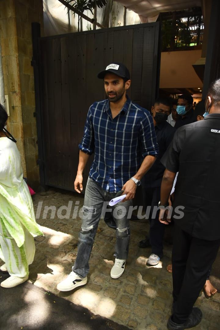 Aditya Roy Kapur spotted in Juhu