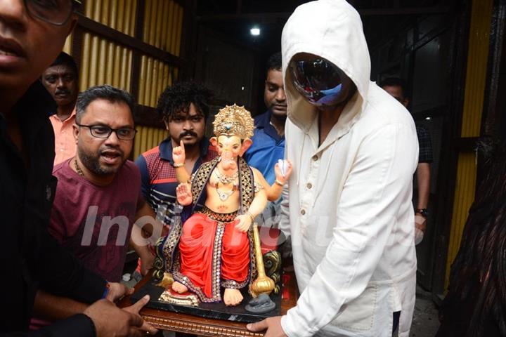 Raj Kundra welcome Ganpati Bappa at his residence in Juhu