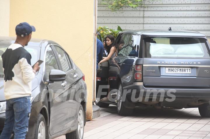 Janhvi Kapoor spotted in Bandra