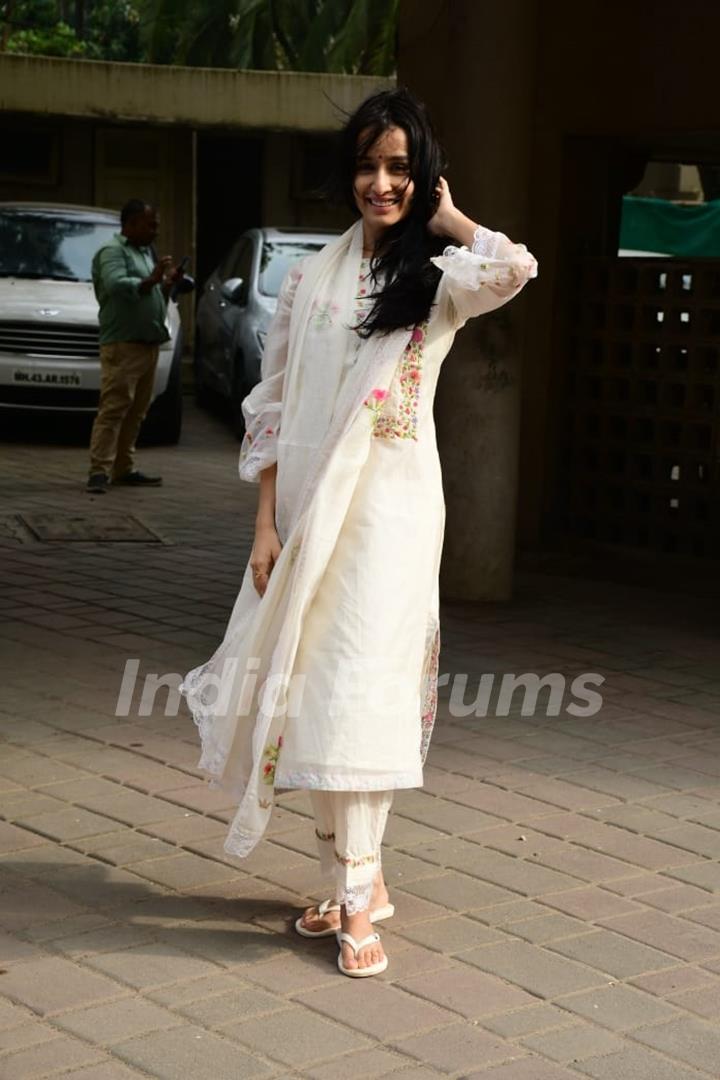 Shraddha Kapoor spotted in Juhu