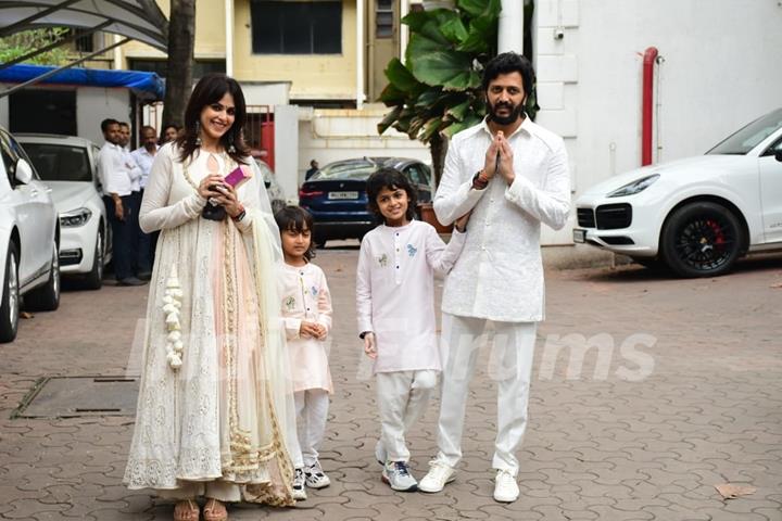 Ritiesh Deshmukh, Genelia Dsouza spotted with kids at Shilpa Shetty's house for Ganpati Darshan