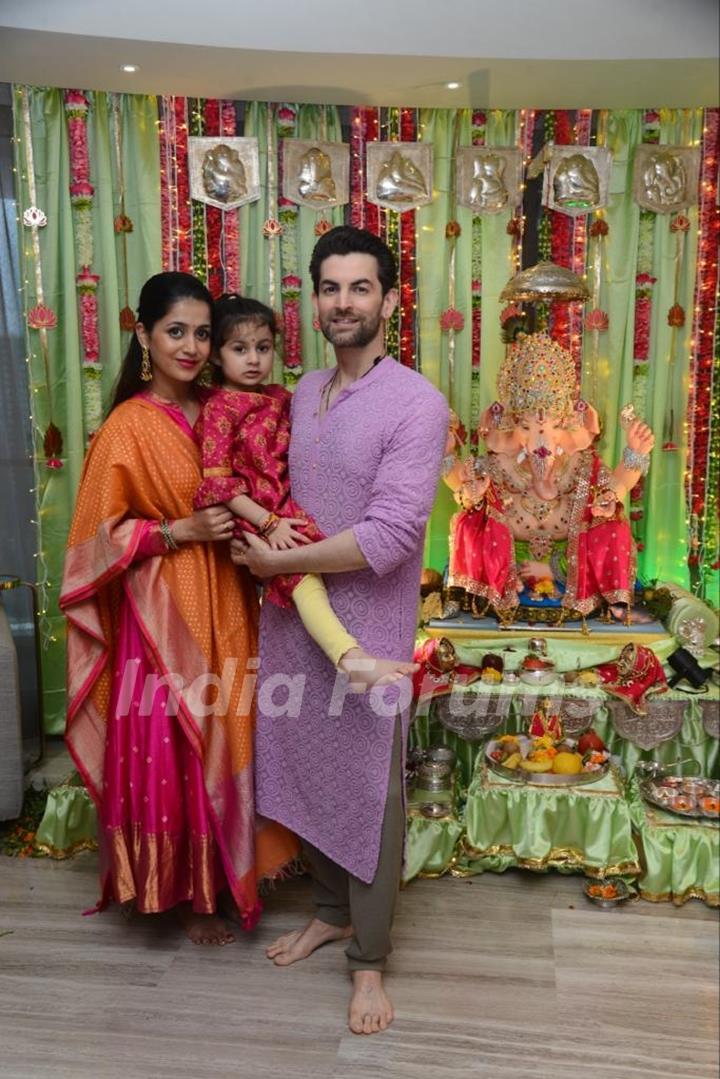 Neil Nithin Mukesh with his family for Ganpati Celebration