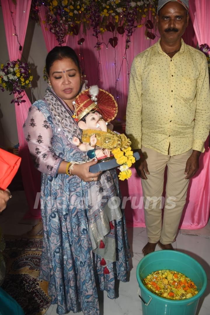 Bharti Singh Ganpati Viserjan at her home