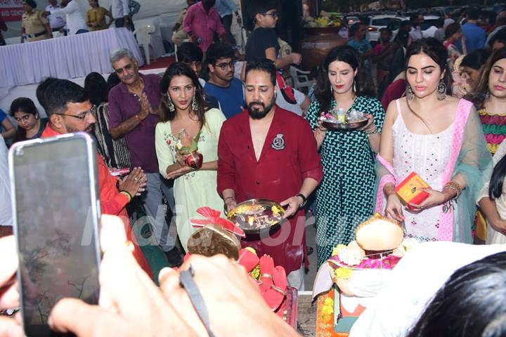 Mika Singh clicked during Ganpati Viserhan