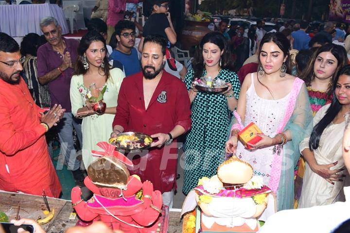 Mika Singh clicked during Ganpati Viserhan