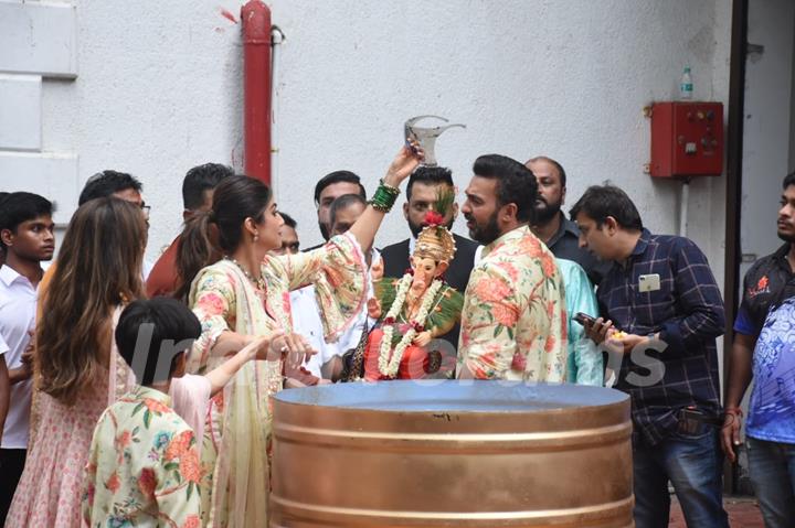 Shilpa Shetty, Raj Kundra, Shamita Shetty clicked during Ganpati Viserjan 