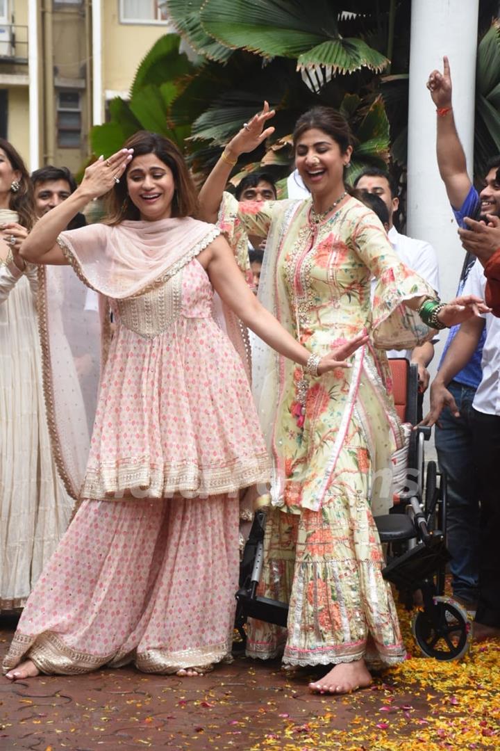 Shamita Shetty and Shilpa Shetty dancing during Ganpati Viserjan