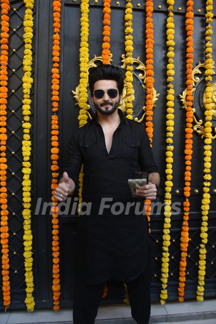 Dheeraj Dhoopar spotted at Ekta Kapoor’s residence for Ganpati darshan 