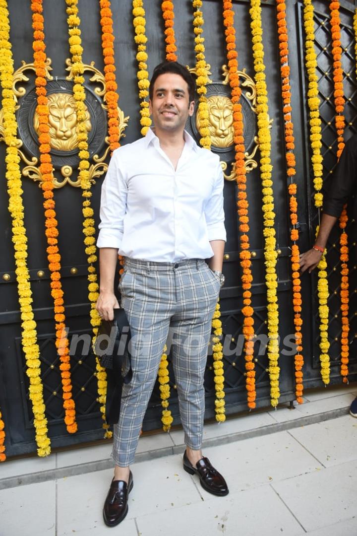 Tusshar Kapoor spotted at Ekta Kapoor’s residence for Ganpati darshan 