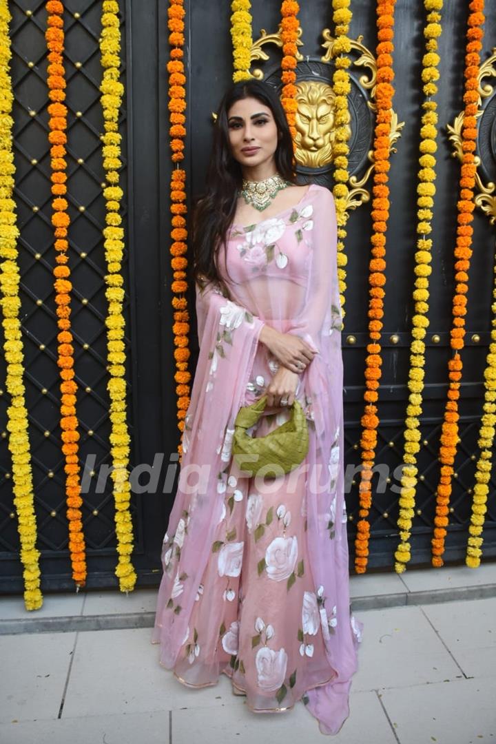 Mouni Roy spotted at Ekta Kapoor’s residence for Ganpati darshan 