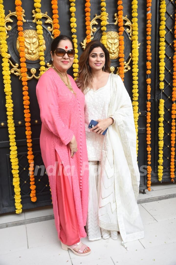 Shamita Shetty spotted with her mother  Sunanda Shetty at Ekta Kapoor’s residence for Ganpati darshan 