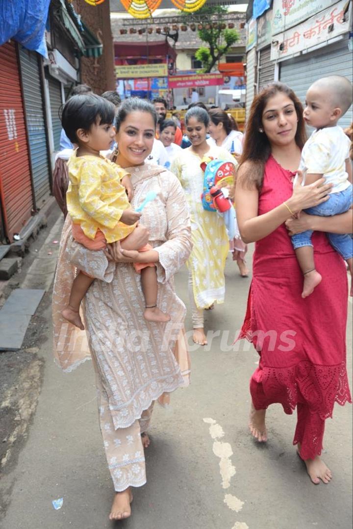 Anita Hassanandani spotted at Lalbaugcha Raja 