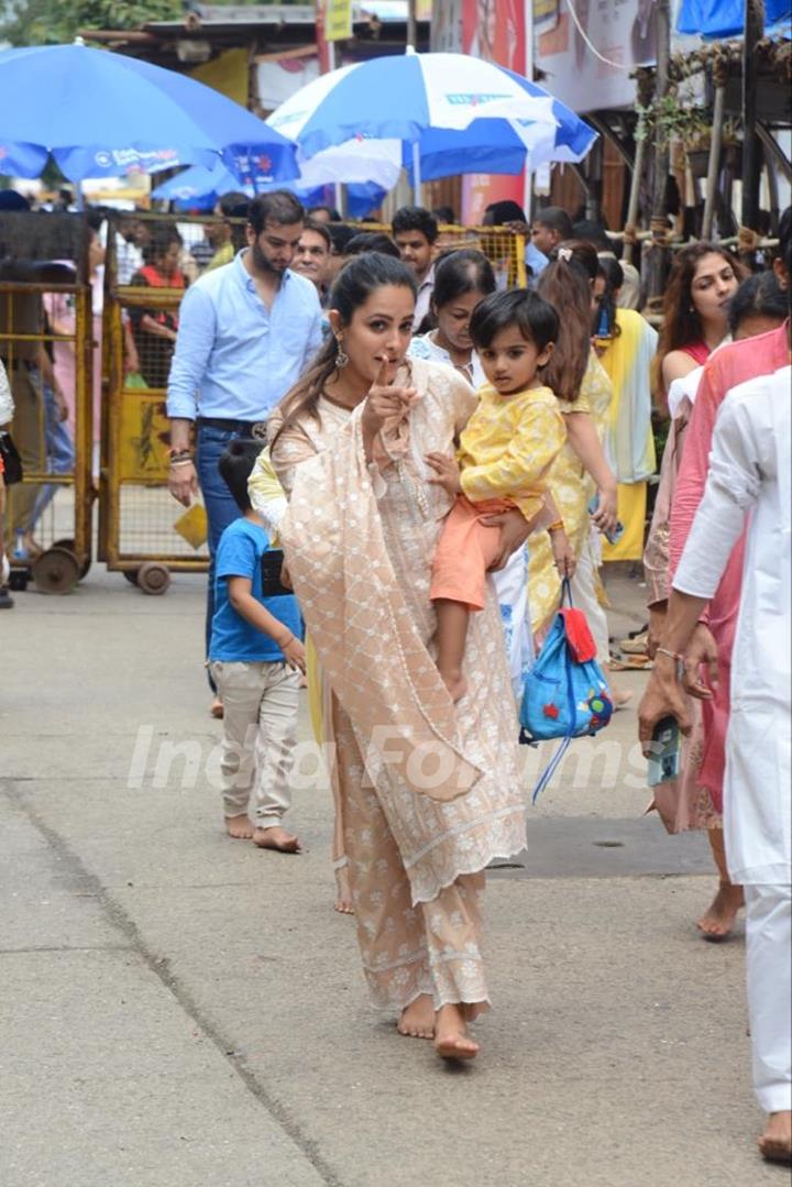 Anita Hassanandani spotted at Lalbaugcha Raja 