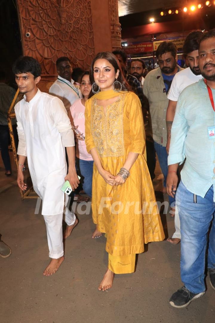 Shehnaaz Gill spotted at Lalbaugcha Raja to seek blessings