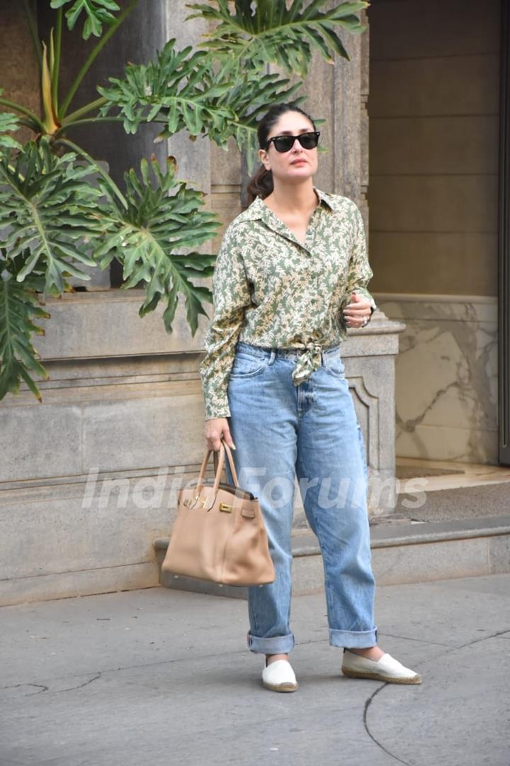 Kareena Kapoor spotted in Bandra