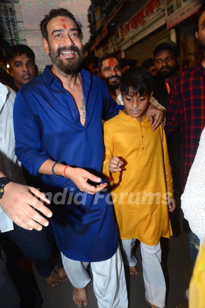 Ajay devgn spotted with son Yug devgn at Lalbaugcha Raja 
