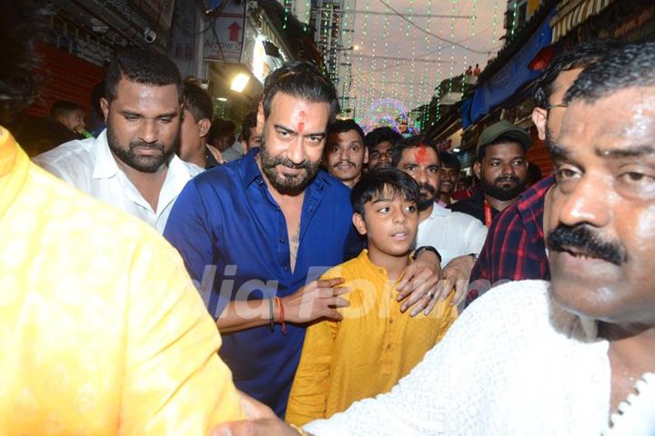 Ajay devgn spotted with son Yug devgn at Lalbaugcha Raja 