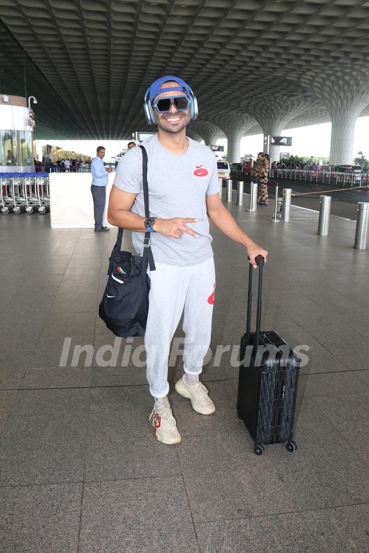 Aparshakti Khurana spotted at the Mumbai airport