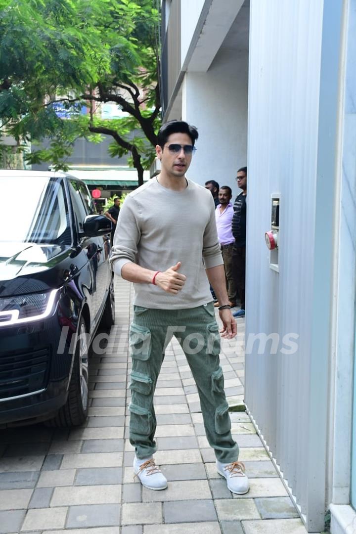 Sidharth Malhotra spotted at T-Series office in Andheri