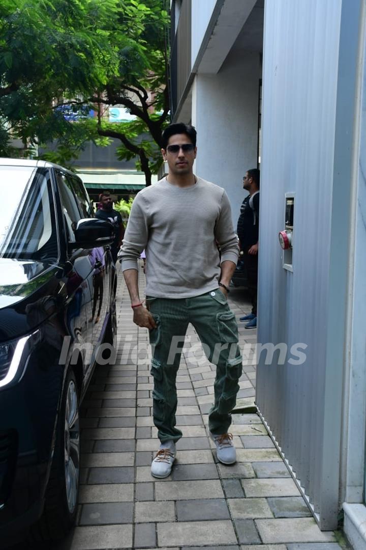 Sidharth Malhotra spotted at T-Series office in Andheri