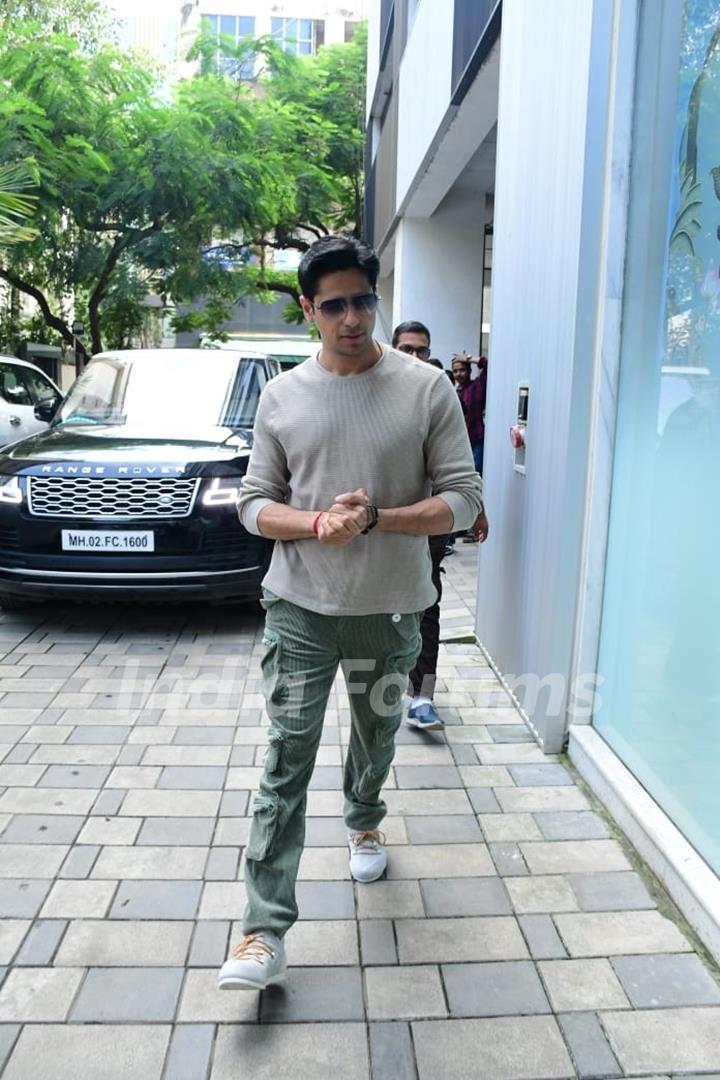 Sidharth Malhotra spotted at T-Series office in Andheri