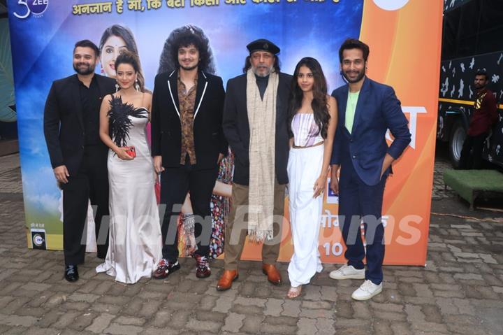 Madalsa Sharma, Mithun Chakraborty clicked at the Zee Rishtey Awards 2022