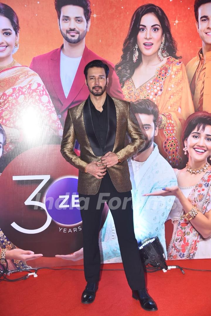 clicked at the Zee Rishtey Awards 2022