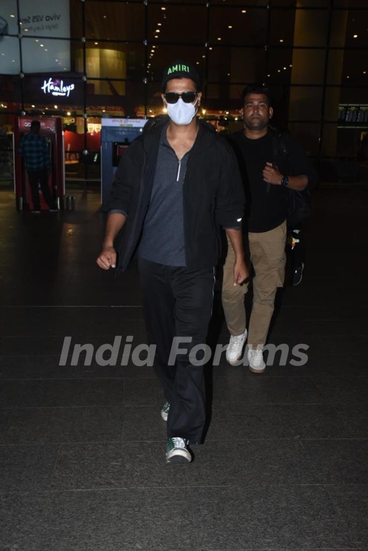 Vicky Kaushal spotted at the Mumbai airport