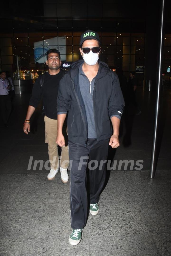 Vicky Kaushal spotted at the Mumbai airport