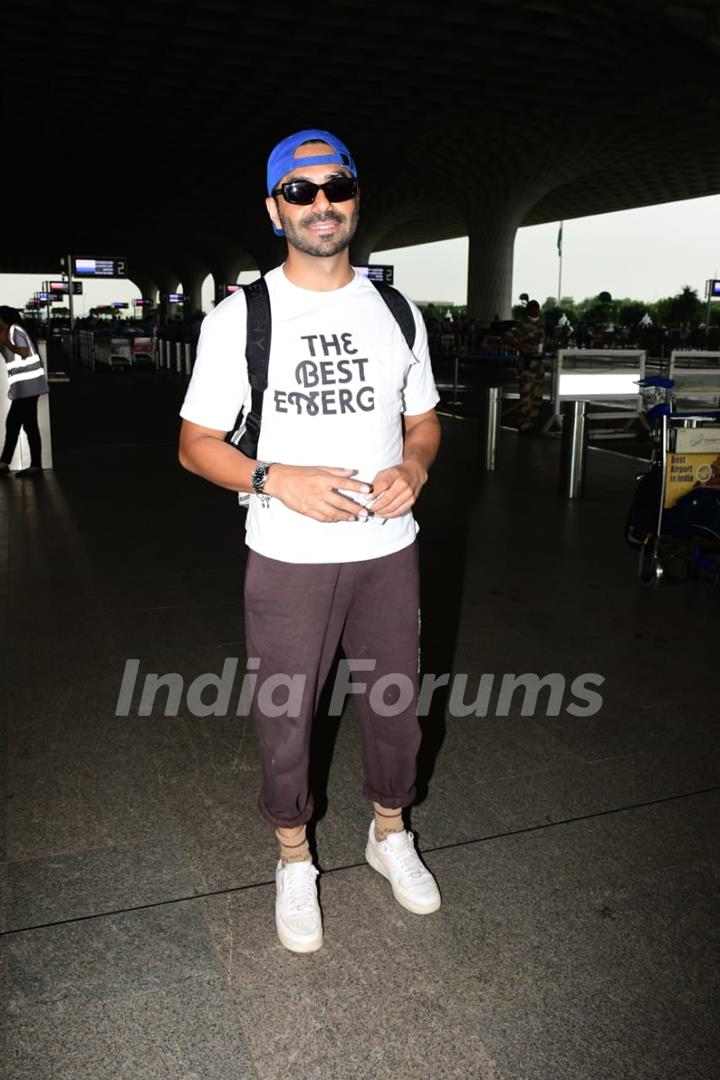 Aparshakti Khurana spotted at the Mumbai airport heading to Vadodara for promotion of his film Dhokha Round D Corner