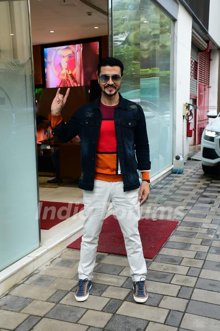 Darshan Kumaar snapped at T-Series office for promotion of their film Dhokha Round D Corner