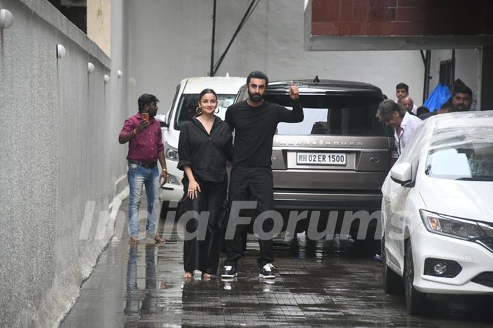 Alia Bhatt and Ranbir Kapoor spotted at Dharma office in Khar