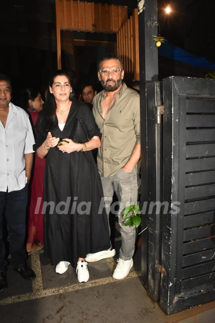 Mana Shetty, Suniel Shetty snapped in Bandra