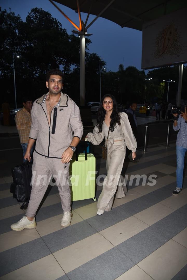 Karan Kundrra and Tejasswi Prakash spotted at the airport as they travelling to Goa