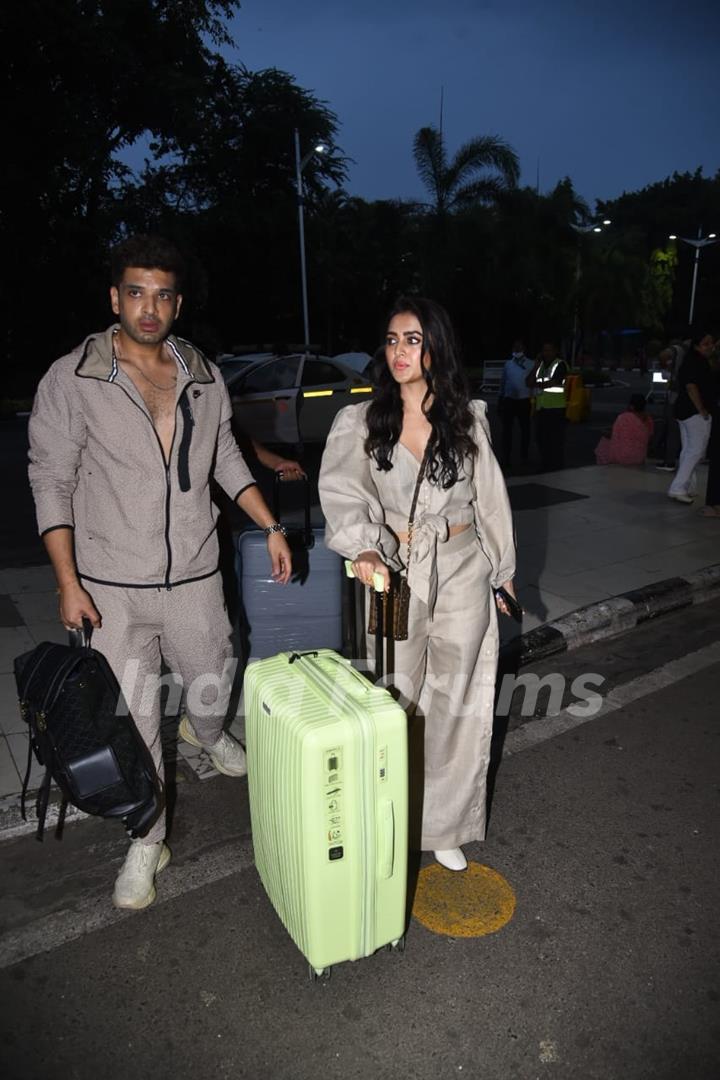 Karan Kundrra and Tejasswi Prakash spotted at the airport as they travelling to Goa