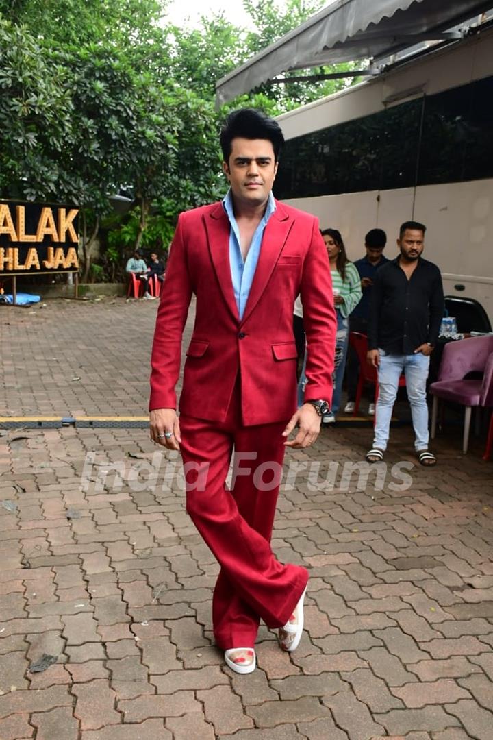 Maniesh Paul snapped on the set of Jhalak Dikhhla Jaa 10 