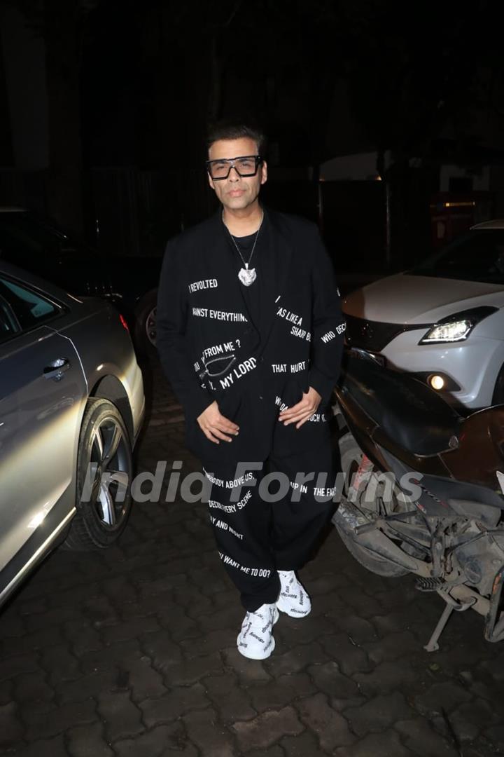 Karan Johar snapped at Kareena Kapoor Khan’s house to celebrate her birthday