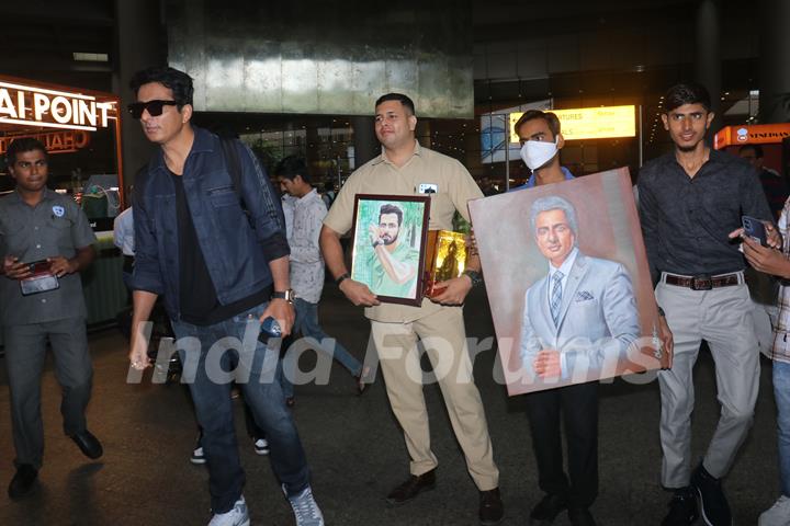 Sonu Sood spotted at the Mumbai airport