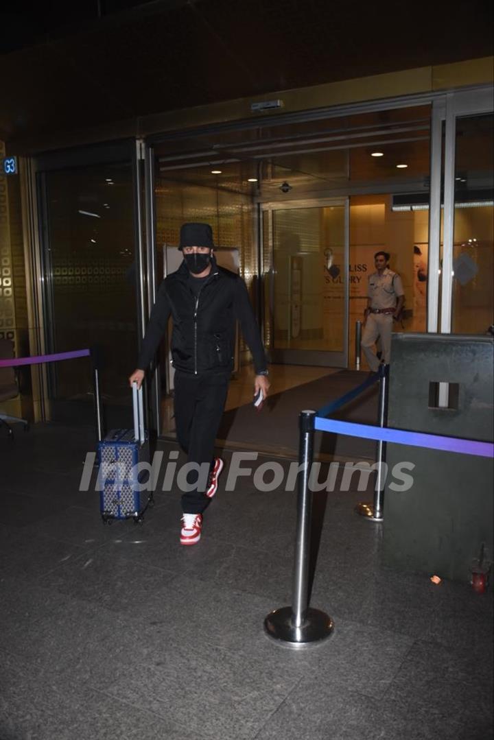 Ranbir Kapoor spotted at the Mumbai airport