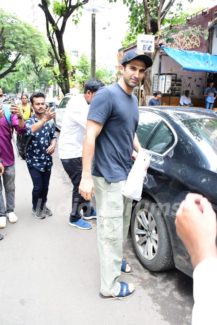 Aditya Roy Kapur spotted at pet clinic in Bandra